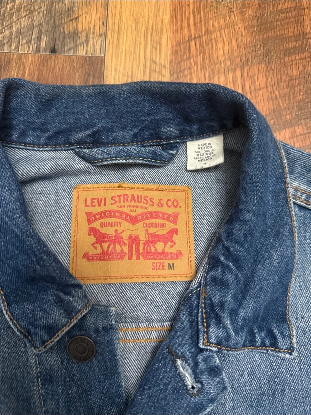 Levi’s Original Trucker Jacket Medium Blue Bleach Splatter Distressed Denim - Picture 2 of 8